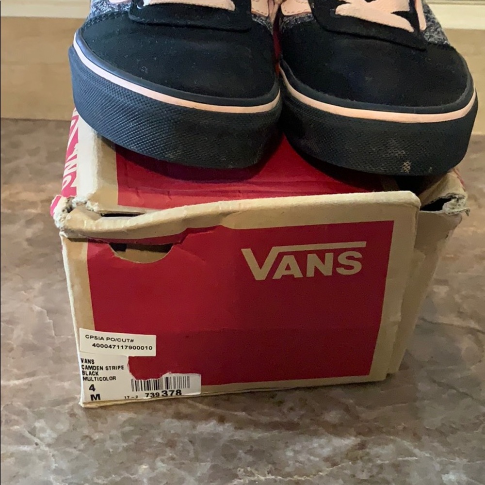 Vans - Picture 2 of 6